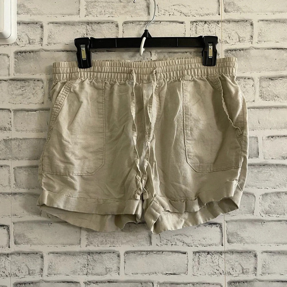 Women’s Joe Fresh beige colored linen blend shorts size Small - Picture 1 of 4